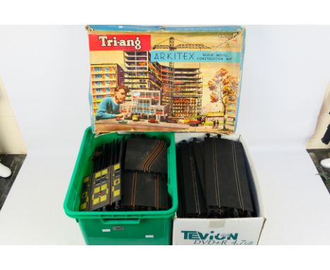 Tri-ang - Scalextric - A No.3 1/42 scale Arkitex Set. Item appear to be in fair-good condition. Parts are loose in the box. C