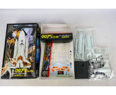 Doyusha - A boxed Doyusha #07-4-2000 '007 Moonraker' plastic model kit. The collectable model kit appears to be in Mint condi