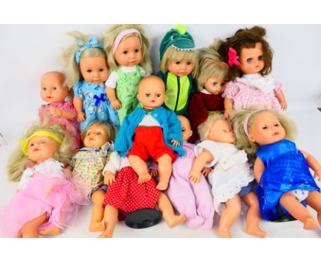 Mattel - Palitoy - Others - An unboxed group of vintage dolls which includes mainly Tiny Tears dolls circa 2000's. Conditions