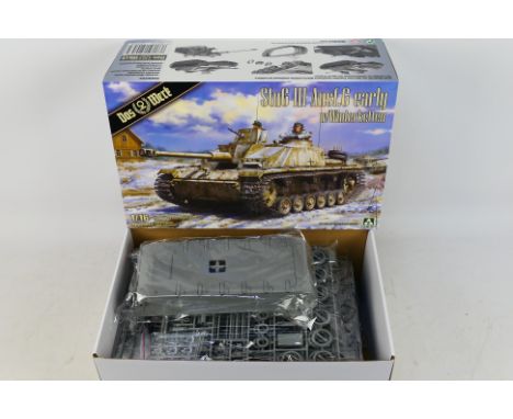 Das Werk - A boxed 1:16 scale Das Werk DW16003 Stug III Ausf.G German WW2 Assault Gun early w/Winterketten. The large kit app