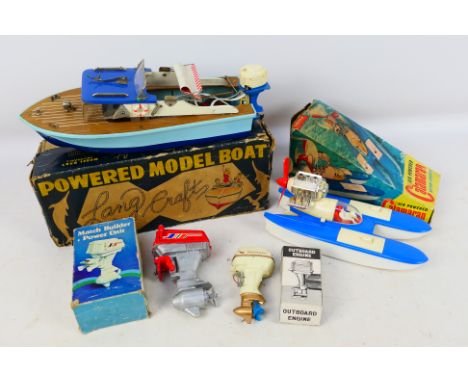 Lincoln International - Lang Craft (Japan) - Others - Two boxed battery powered plastic model boats with two plastic battery 