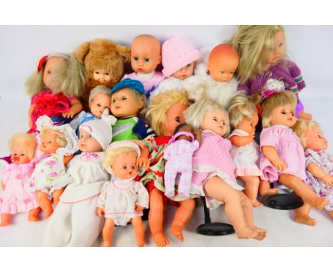 Mattel - Lotus - Palitoy - Others - An unboxed group of vintage dolls which includes mainly Tiny Tears dolls circa 2000's. Co