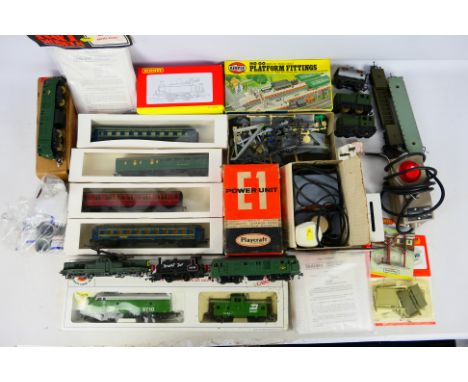 Hornby - Jouef - Playcraft - Bachmann - Others - 2 boxed locomotive to include R2304 GWR Great Western 0-4-0 Class 101 and #6