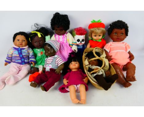 Miniland - Chiltern  - Others - A group of unboxed and mainly unmarked vintage dolls in a variety of materials mainly vinyl, 