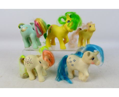 Hasbro - My Little Pony - 5 x vintage My Little Pony models, Rainbow Ponies Sunlight and Confetti, Unicorn Majesty, Magic Sta
