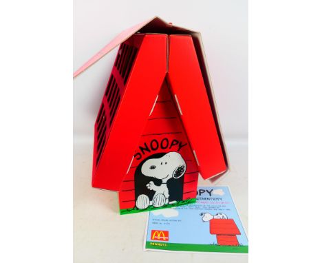 McDonalds - Snoopy - A rare McDonalds Happy Meal collectors box set containing 30 Snoopy Toys. Item appears in excellent cond