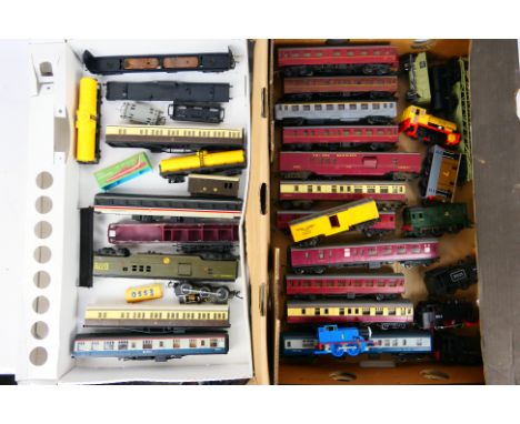 Jouef - Hornby - Tri-ang - 20 unboxed HO/OO gauge model railway items to include R152 Class 08 Shunter D3035,3 wind-up Thomas
