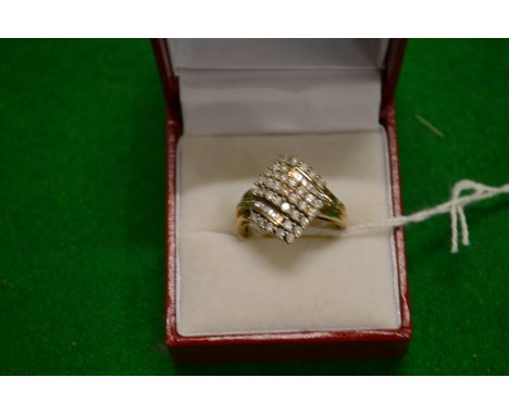 A 9ct gold dress ring.