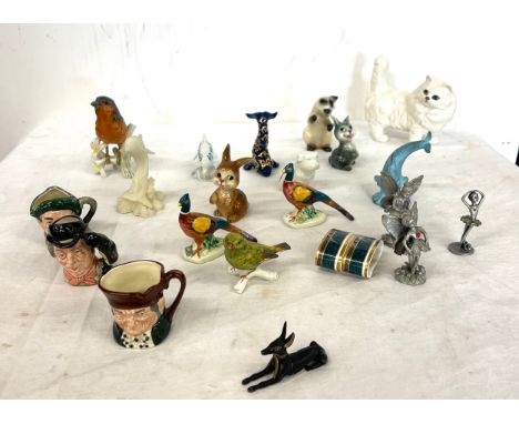 Selection named pottery to include Royal Doulton, Goebel, Beswick etc, all in good overall condition 