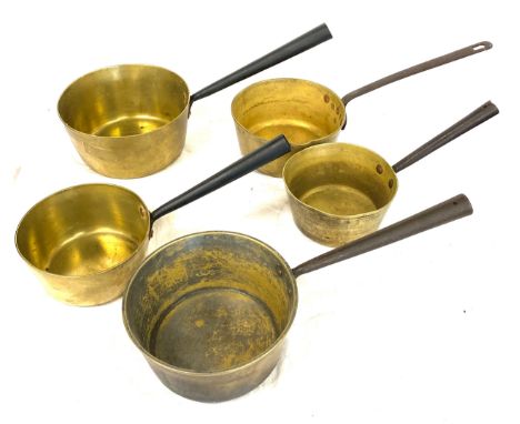 Selection 5 vintage brass saucepans, diameter of largest 8 inches 