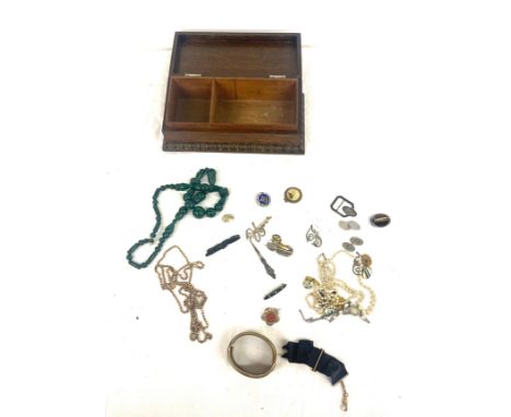 Box of vintage costume jewellery 