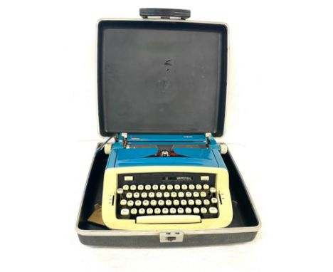 Cased vintage Imperial Safari enamel  typewriter 