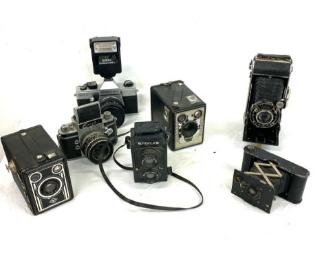 Selectrion of vintage camera to include Praktica MTL 5, Exa, Ilfoflox, Kodak A127, Brownie, Agfa, Pronto, all untested 