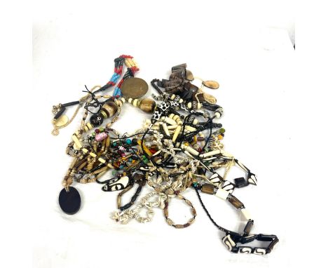 Selection of vintage bead necklaces etc 