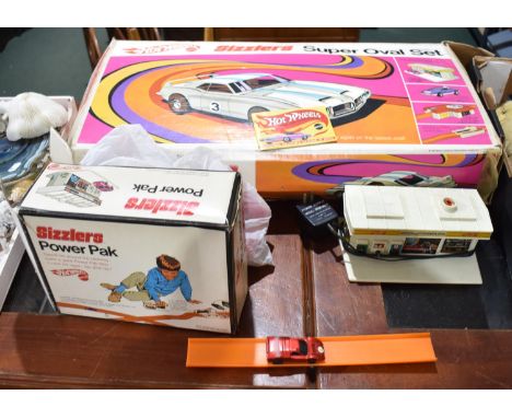 A Vintage Hot Wheels Sizzlers Super Oval Set by Mattel with Accessories 