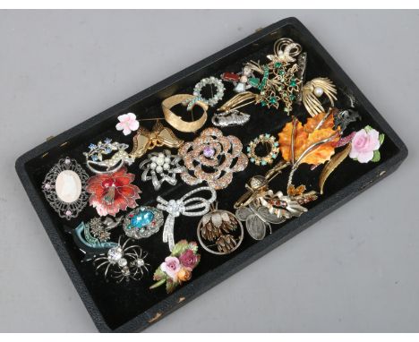 A collection of costume jewellery brooches including enamel and coloured paste examples.