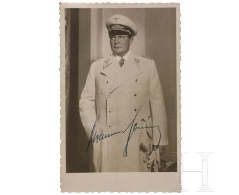 Susi Demoll und Hermann Göring - eigenhändig signierte Portraitkarte  Röhrportraitpostkarte mit Abbildung HGs stehend in hell