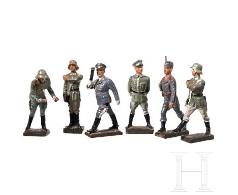 Sechs Lineol Soldaten mit Göring im Schritt 7/2, Fahnenträger im Stechschritt und Rekruten-Unteroffizier 5/71  Lineol, Massea
