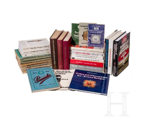 Kleine Sammlung Fachliteratur   Englische Fachbücher: Angolia "NSKK - NSFK" und "For Führer and Fatherland - Military Awards"