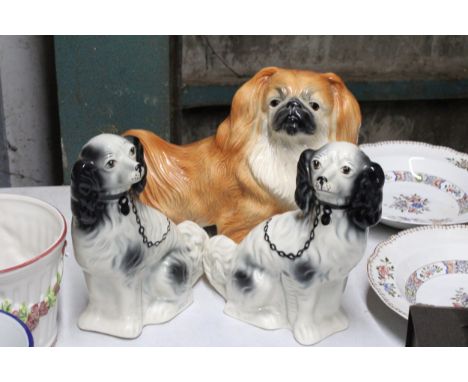 A LARGE CERAMIC MODEL OF A PEKINESE DOG, HEIGHT 25CM, LENGTH 38CM 