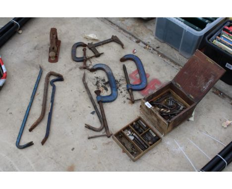 AN ASSORTMENT OF TOOLS TO INCLUDE CROW BARS, G CLAMPS AND CALIPERS ETC 