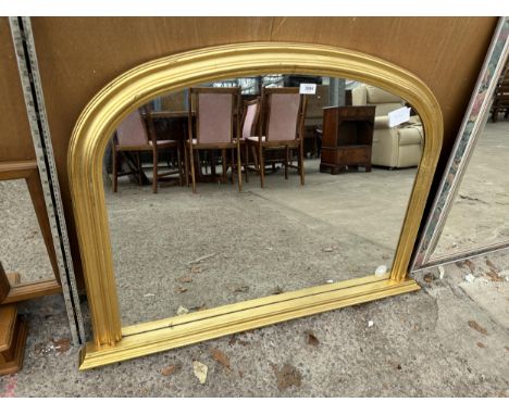 AN ORNATE GILT FRAMED OVAL MIRROR 