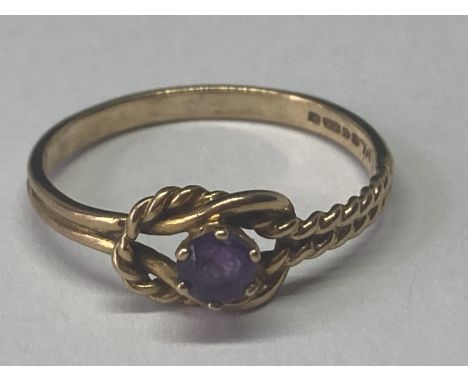 A 9 CARAT GOLD RING WITH AMETHYST STONE SIZE O/P 