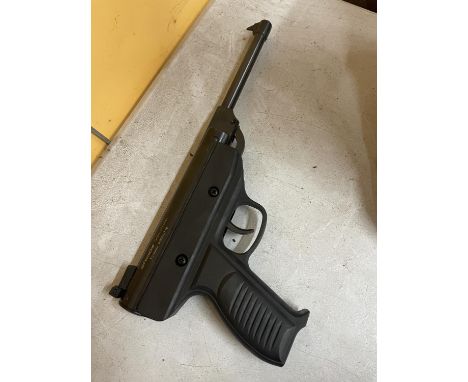 AN AIRFORCE ONE TORNADO S/N002716 CALIBRE 22 AIR PISTOL 