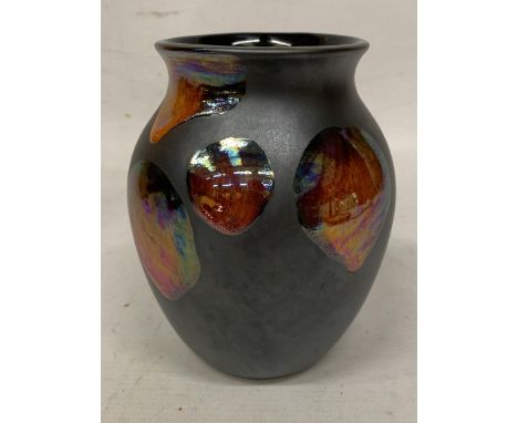 A POOLE POTTERY METALLIC GALAXY VASE - 16.5 CM 