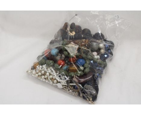 A BAG OF VINTAGE COSTUME JEWELLERY 