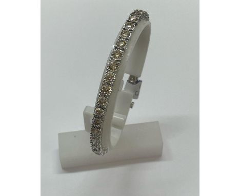 A NEW 9 CARAT WHITE GOLD BRACELET, SET WITH BRILLIANT CUT DIAMONDS - TOTAL DIAMOND WEIGHT 11.10 CARAT, GOLD WEIGHT 22.1 GRAMS