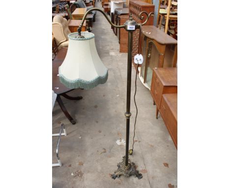 A VICTORIAN STYLE READING STANDARD LAMP ON BRASS COLUMN AND BASE WITH SHADE 