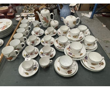 A LARGE COLLECTION OF ROYAL WORCESTER EVESHAM TEA AND COFFEE WARE TO INCLUDE TEAPOT, COFFEE POT, MILK, SUGAR, TRIOS MUGS ETC 