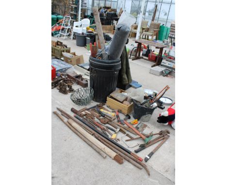 AN ASSORTMENT OF TOOLS TO INCLUDE STILSENS, CROW BARS AND HAMMERS ETC 