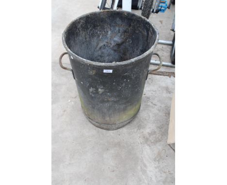 A VINTAGE GALVANISED DUST BIN 