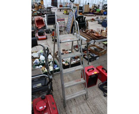 AN ABRU FOUR RUNG ALUMINIUM STEP LADDER 