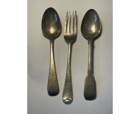 THREE HALLMARKED SILVER ITEMS TO INCLUDE TWO SPOONS AND A FORK 