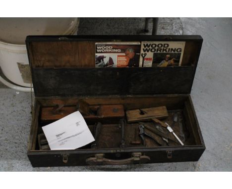 A VINTAGE WOODWORKERS CHEST BEARING INITIAL'S GW WITH TOOLS BELONGING TO RENOWNED CARPENTER GORDON WARR WITH A LETTER OF PROV