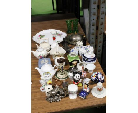 A MIXED LOT OF ITEMS TO INCLUDE VASES, A MATCHBOX MICKEY MOUSE IN HIS CAR, A CAKE PLATE, TORTOISE PAPERWEIGHT, TRINKET BOXES,