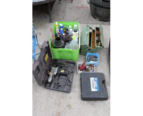 AN ASSORTMENT OF TOOLS AND HARDWARE TO INCLUDE A DRAPER CORDLESS DRILL, AN ELECTRIS DRILL AND A DIRECT POWER SDS DRILL ETC 