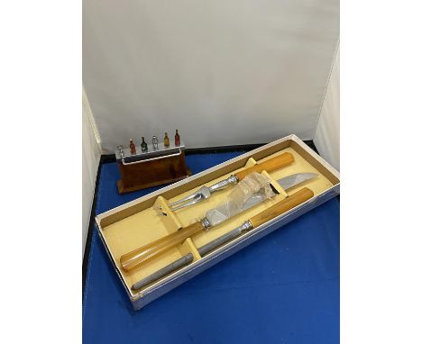 TWO VINTAGE ITEMS TO INCLUDE BOXED CARVING SET AND A BAR CONTAINING NOVELTY COCKTAIL STICKS 