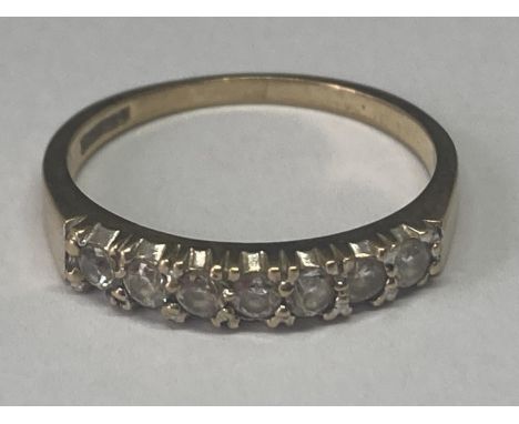 A 9 CARAT GOLD RING WITH SEVEN IN LINE CUBIC ZIRCONIAS SIZE Q/R 