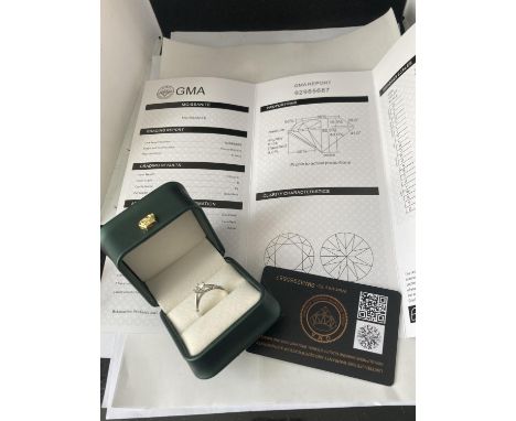 A MARKED 925 RING WITH A ONE CARAT SOLITAIRE MOISSANITE SIZE N/O IN A PRESENTATION BOX WITH A GMA CERTIFICATE 