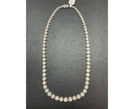 A NEW 9 CARAT WHITE GOLD NECKLACE, SET WITH BRILLIANT CUT DIAMONDS IN FOUR CLAW SETTINGS - DIAMOND WEIGHT 25.66 CARAT, GOLD W