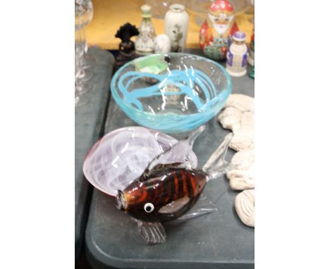 TWO HEAVY ART GLASS BOWLS PLUS A VINCENZA MODEL OF A FISH 