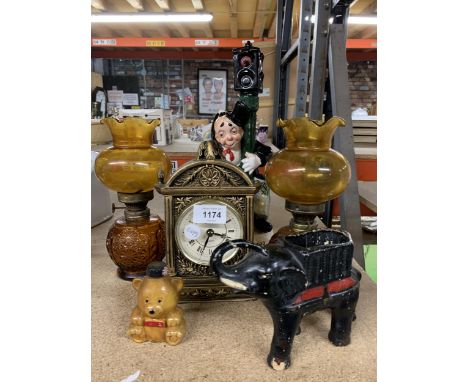 A MIXED LOT TO INCLUDE A BONE ASHTRAY,SMALL VINTAGE ELEPHANT PLANTER, A PAIR OF VINTAGE MINIATURE AMBER OIL LAMPS, A VINTAGE 