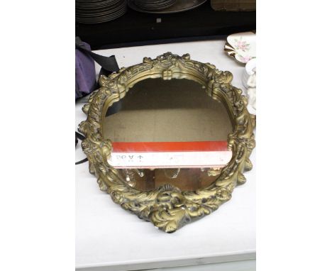 A GILT FRAMED OVAL MIRROR, 45CM X 61CM 
