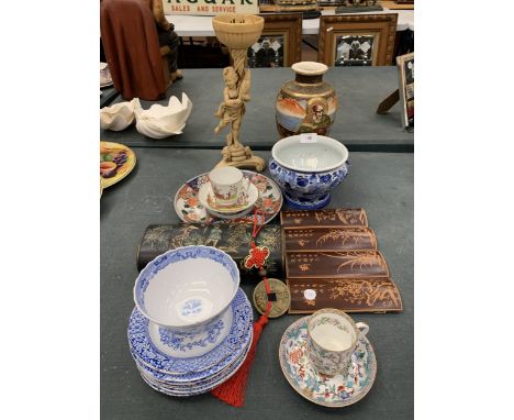 A COLLECTION OF ORIENTAL ITEMS TO INCLUDE A VASE, BOWLS AND PLATES, CUPS AND SAUCERS, A METAL BOWX, IMARI PLATE, ETC 