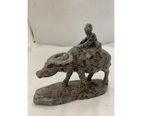A JADE ORIENTAL FIGURE OF A MAN ON A WATER BUFFALO, HEIGHT 14CM 