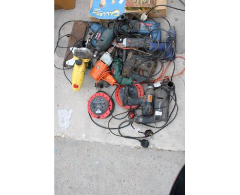 A COLLECTION OF POWER TOOLS TO INCLUDE GRINDERS, DRILLS AND JIGSAWS ETC 